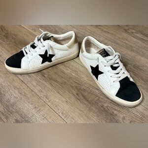 Women's Vintage Havana White and Black Star Sneakers Size 8
